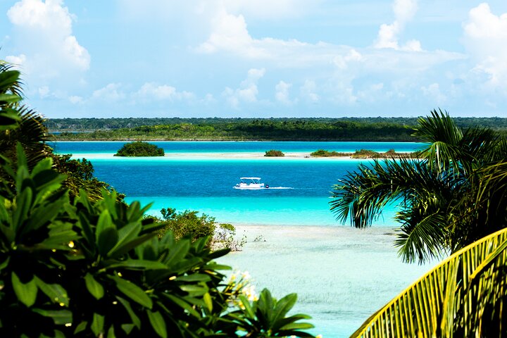 Bacalar 101- Tour Privado a la Laguna de los 7 Colores