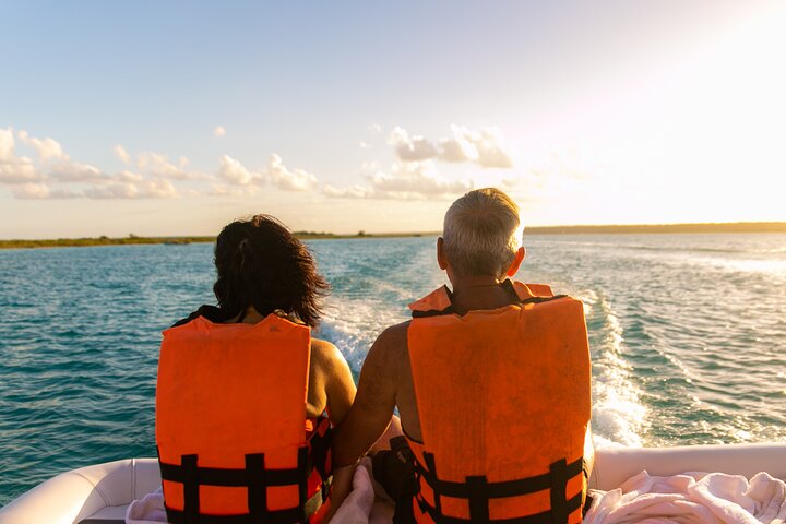 Bacalar 101- Tour Privado a la Laguna de los 7 Colores