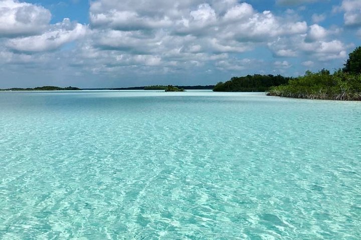 Bacalar 101- Tour Privado a la Laguna de los 7 Colores