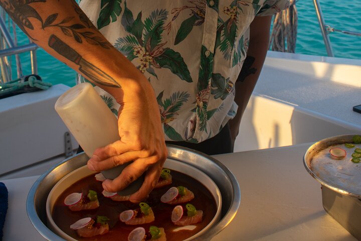 Bacalar: Cruzeiro Privado em Catamarã com Chef e Coquetéis