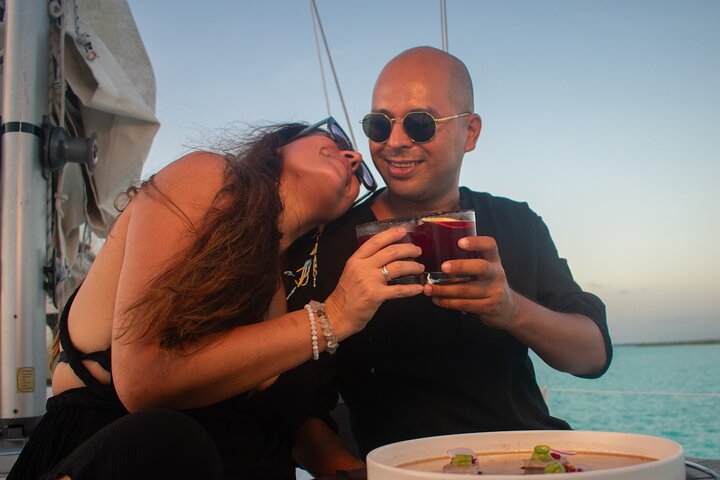 Bacalar: Cruzeiro Privado em Catamarã com Chef e Coquetéis