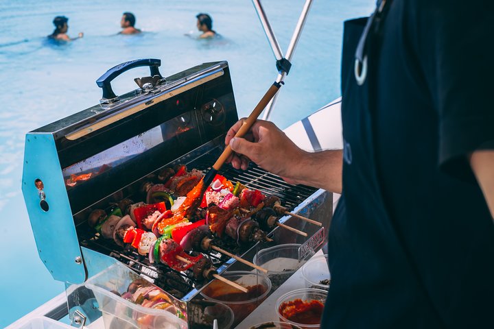 Laguna Grill - Privates Boot mit Grill und Getränken an Bord